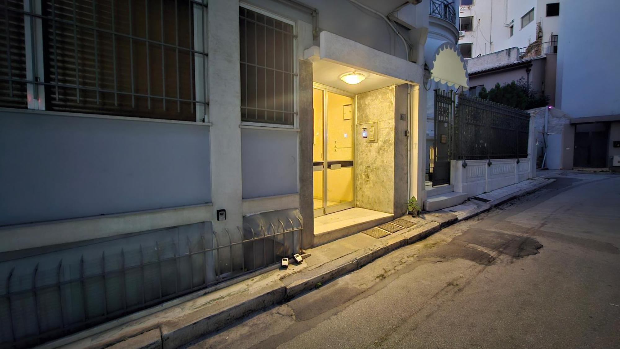 A Place 4 U Under Acropolis Apartment Атина Екстериор снимка